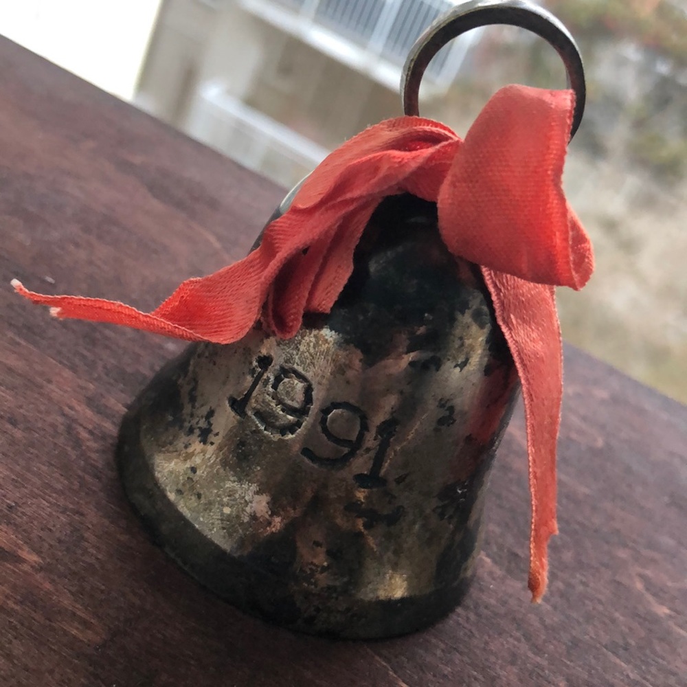 Vintage Collectible 1991 Bell 🔔